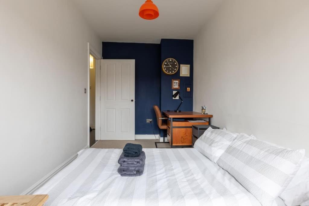 Sea Heights Apartment *